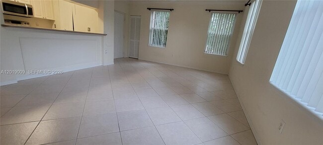 Foto del edificio - 6824 W Sample Rd
