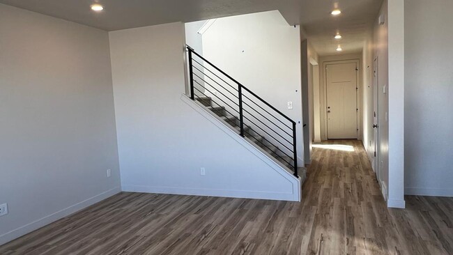 Building Photo - 2168 N Cloverleaf Wy