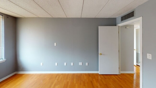 Foto del edificio - RARE 2BED 2 BATH in Allston... Don't miss out....
