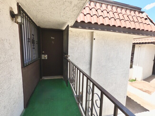 Foto del edificio - 3 BEDROOM CONDO | COMMUNITY POOLS + WALKING TRAILS | CENTRAL LAS VEGAS LOCATION