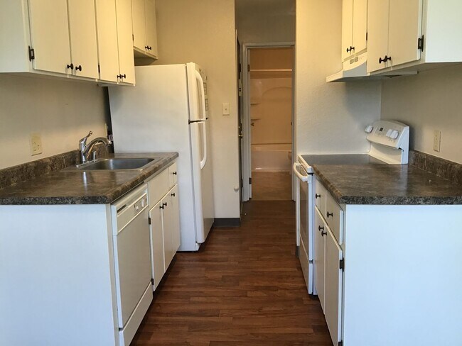 Building Photo - Apartment in Carson Park Condominium