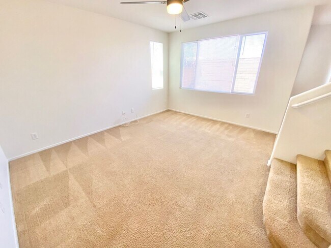 Building Photo - STUNNING 2-STORY 4 BEDROOM/ 2 FULL BATH  P...