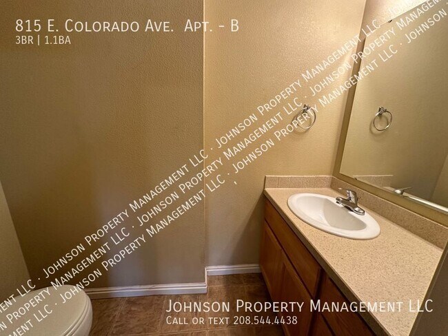 Building Photo - Large Nampa 3 bedroom with lots of privacy...