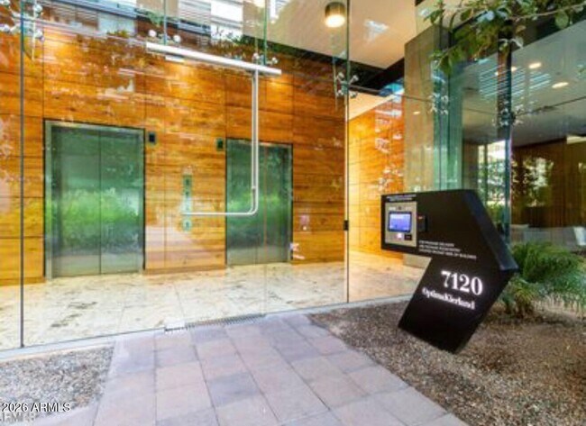 Building Photo - 7120 E Kierland Blvd