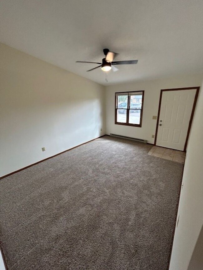 Building Photo - 2 Bedroom Ranch-Style Condo available soon!