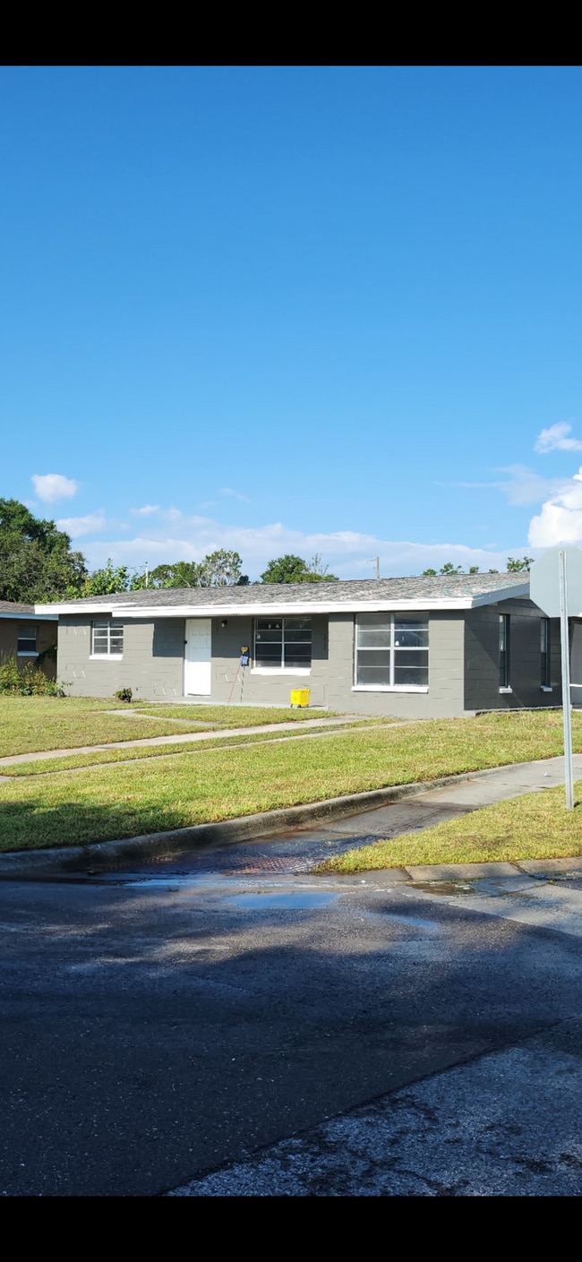 Building Photo - 4901 S 85th St