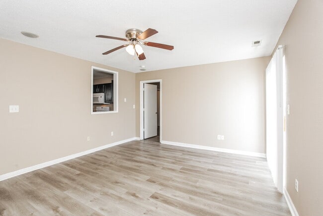 Building Photo - 7621 Blue Willow Dr