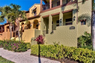 Building Photo - 9102 Capistrano St S