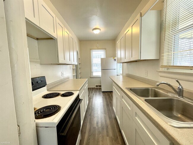 Building Photo - 4 br, 2 bath House - 501 North Alameda Avenue