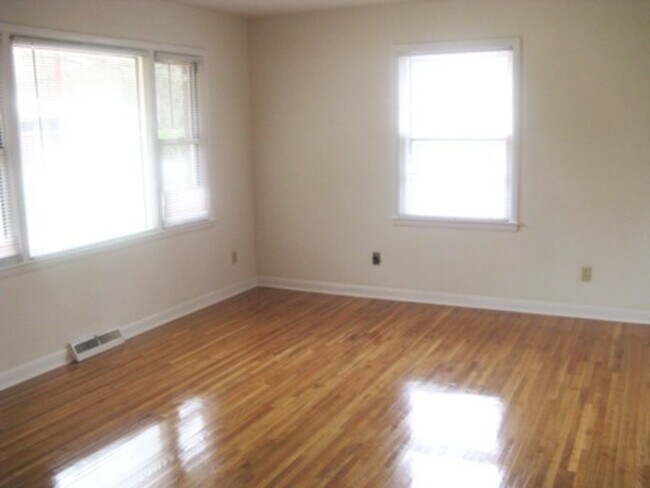Foto del edificio - 2900 Hilliard Dr