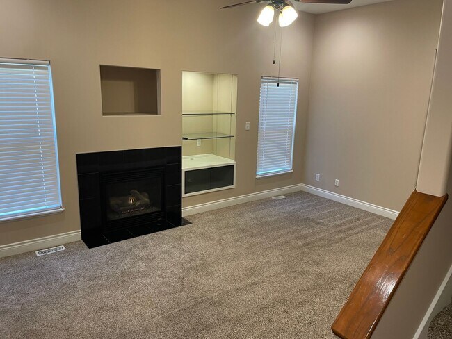 Foto del edificio - Beautiful 4 bedroom, 3 1/2 bath.