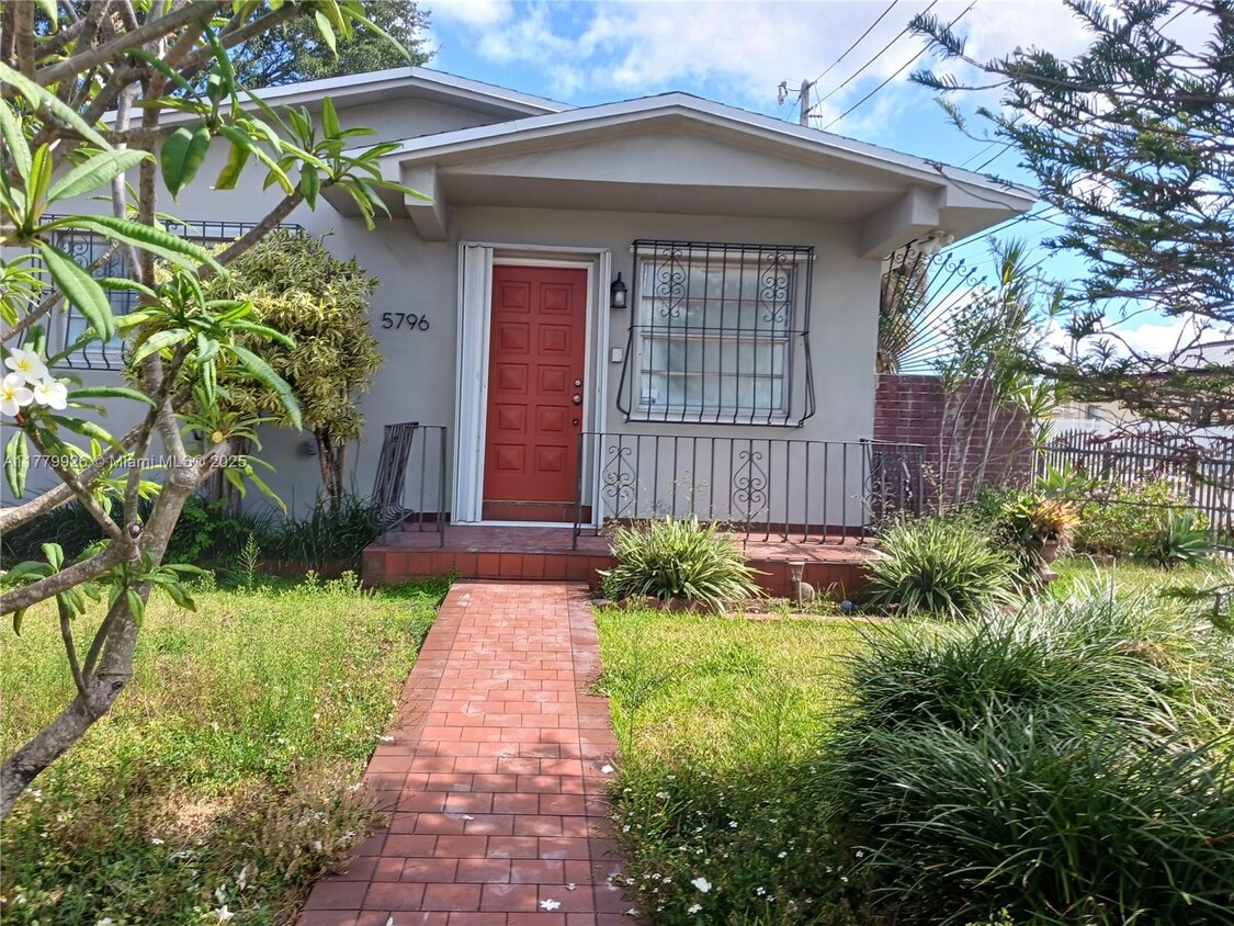 Primary Photo - 5796 SW 5th St