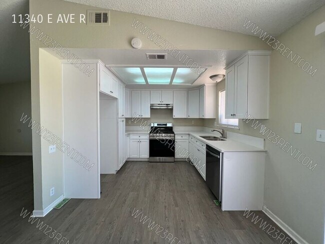 Building Photo - 11340 E Avenue R