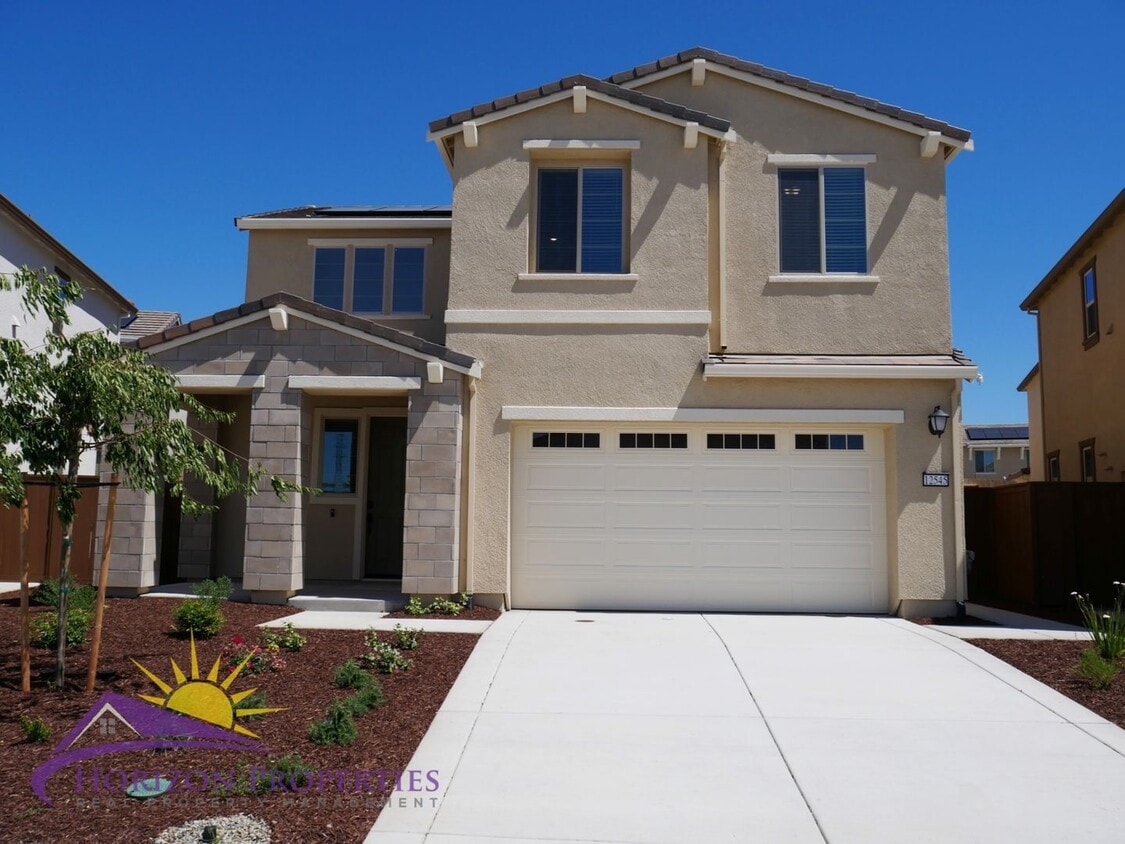 Foto principal - Modern Two-story 3 Bed 2.5 Bath 1,638 sqft...