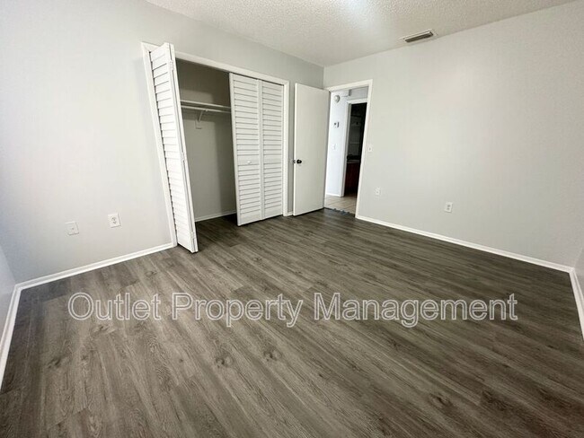 Foto del edificio - 1710 Ridgewood Ln