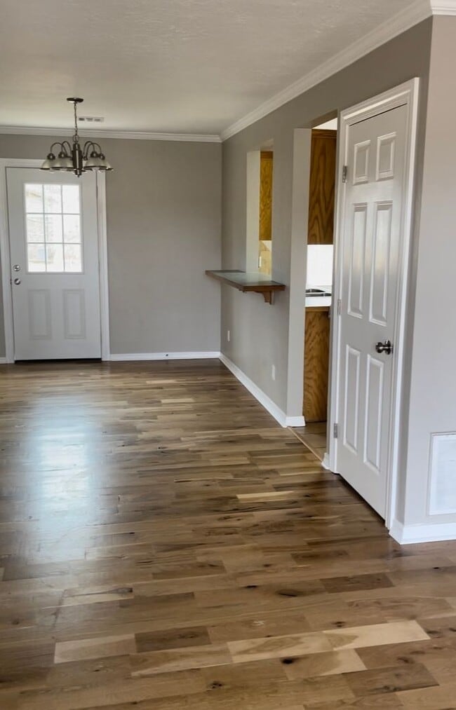 Building Photo - 601 West Cottage