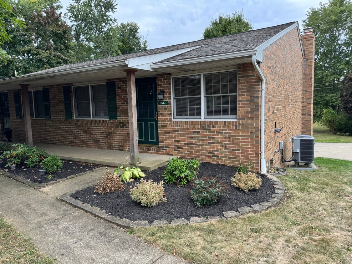 Foto principal - 5663 Frank Ave NW