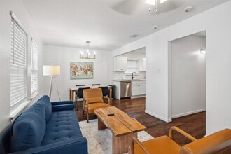 Building Photo - 2212 Rosewood St