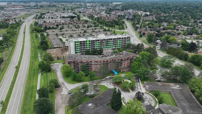  - 405 Park Road North