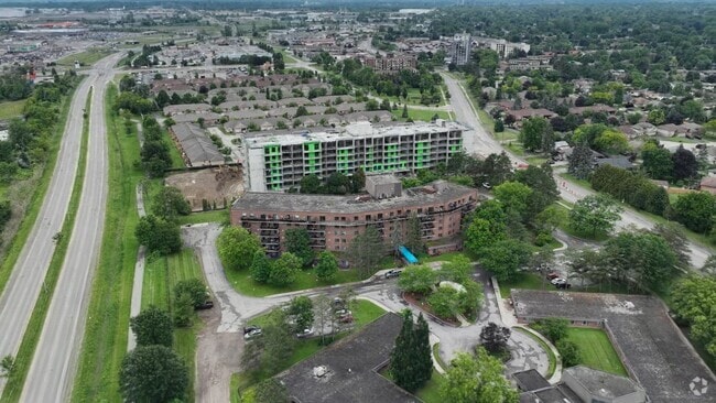  - 405 Park Road North