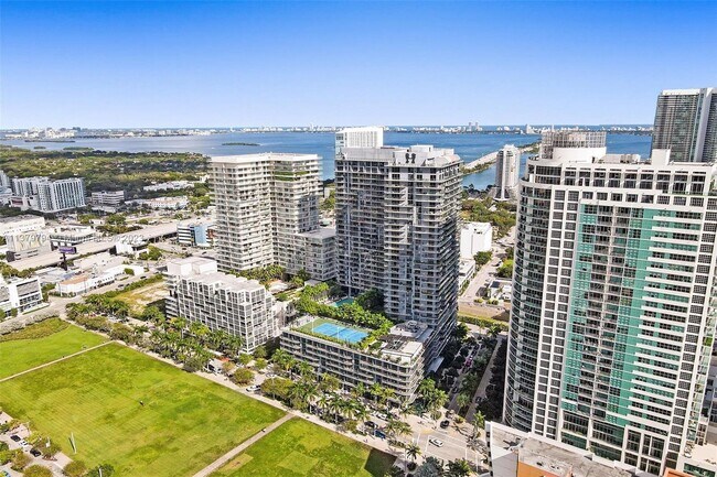 Foto del edificio - 121 NE 34th St