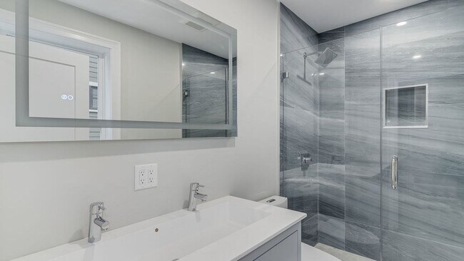 Foto del edificio - 555 E 5th St