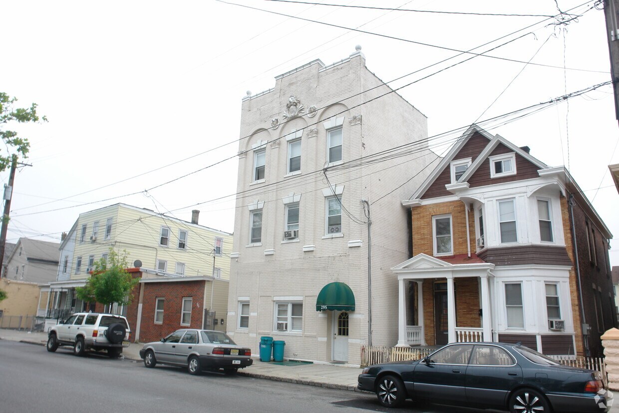 Building Photo - 329 Washington St