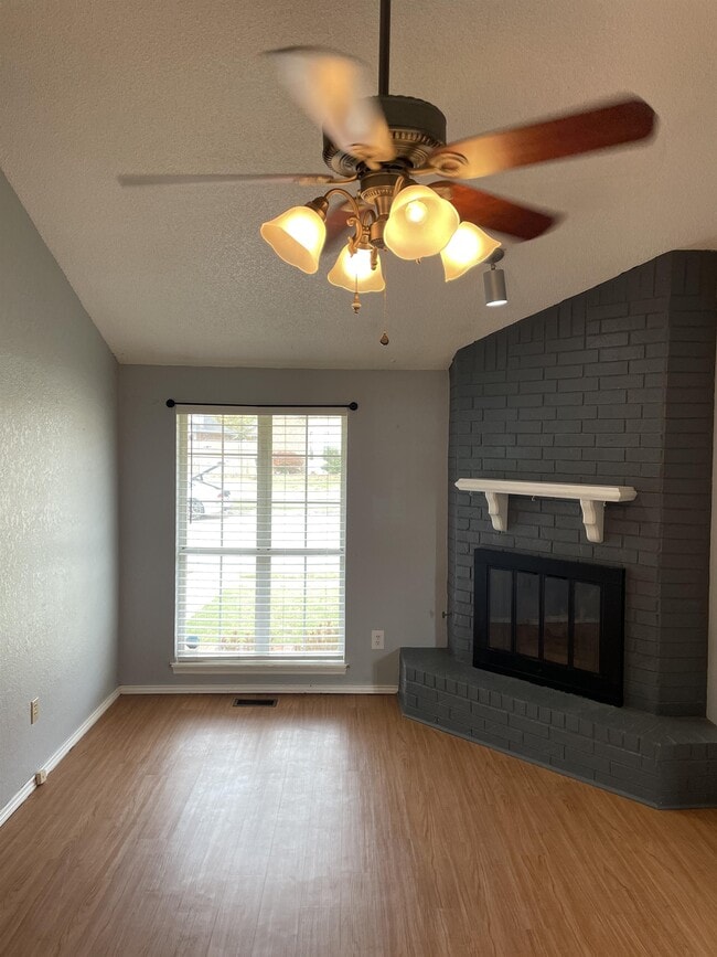 Foto del edificio - 2134 Lonnie Ln