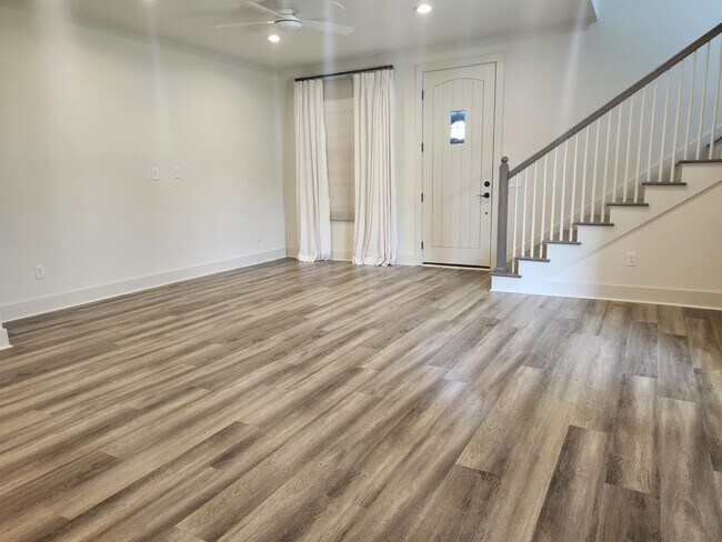 Building Photo - 3441 Lockwood Pl