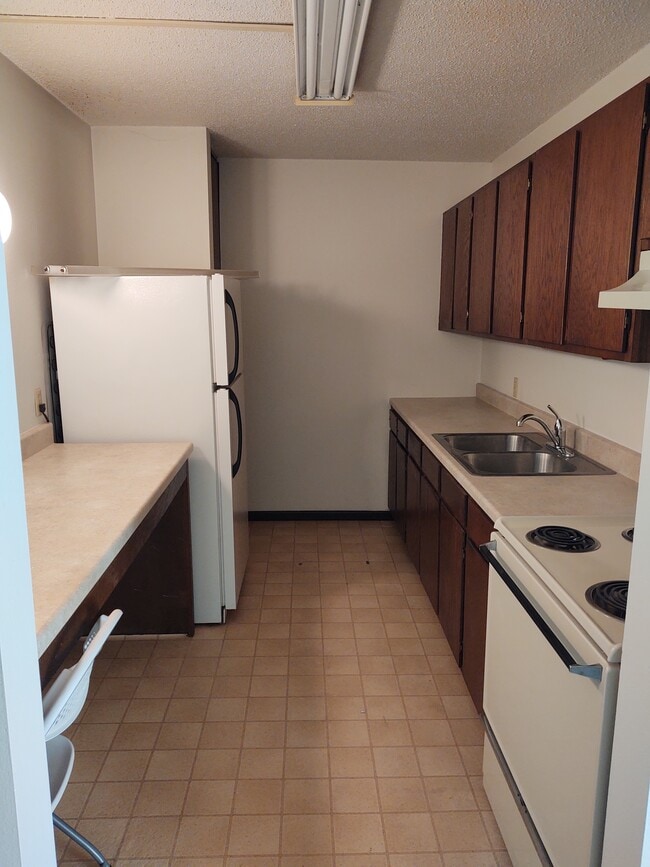 Kitchen - 808 Hills Ave
