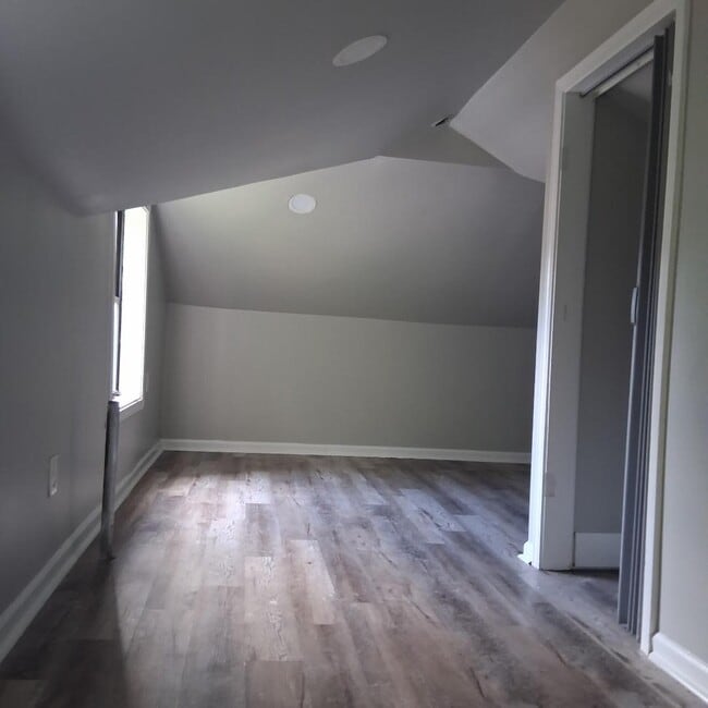 Building Photo - 1310 Martin St