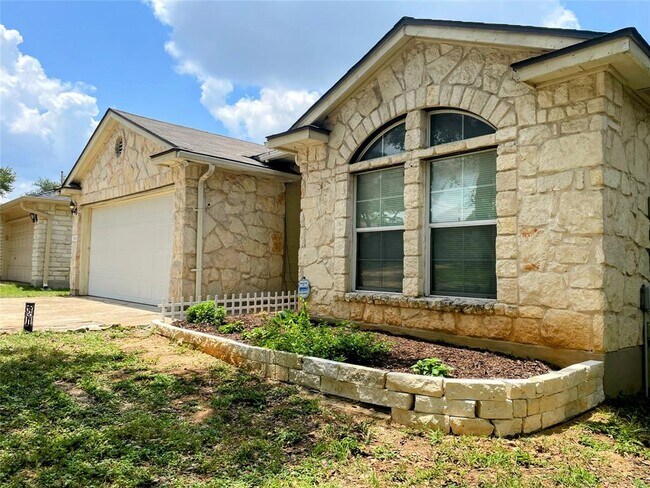 Building Photo - 1613 McDowell Bend