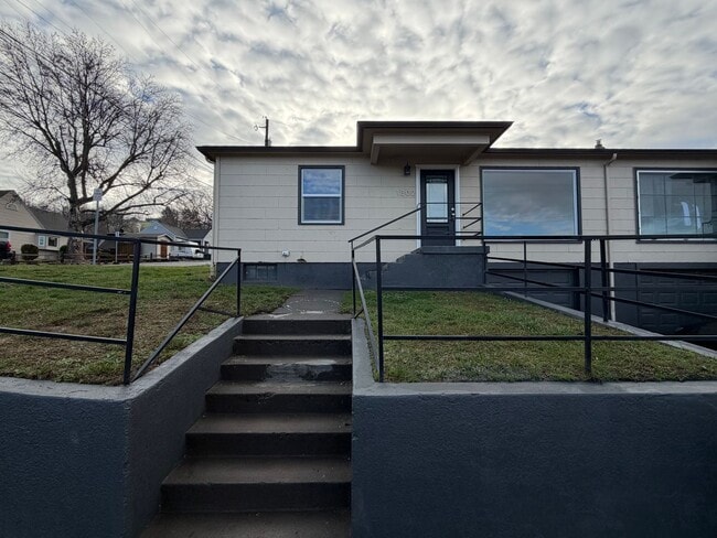 Building Photo - Spacious 3-Bedroom with City Views