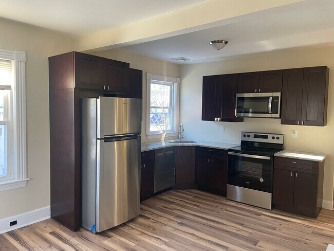 Building Photo - 28 Westfield St