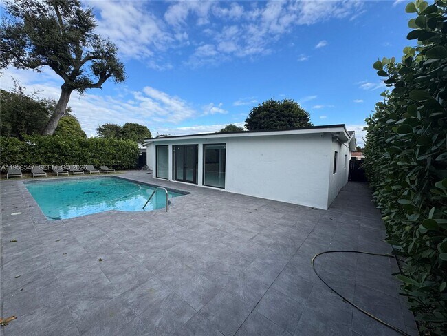 Foto del edificio - 575 NE 179th Dr