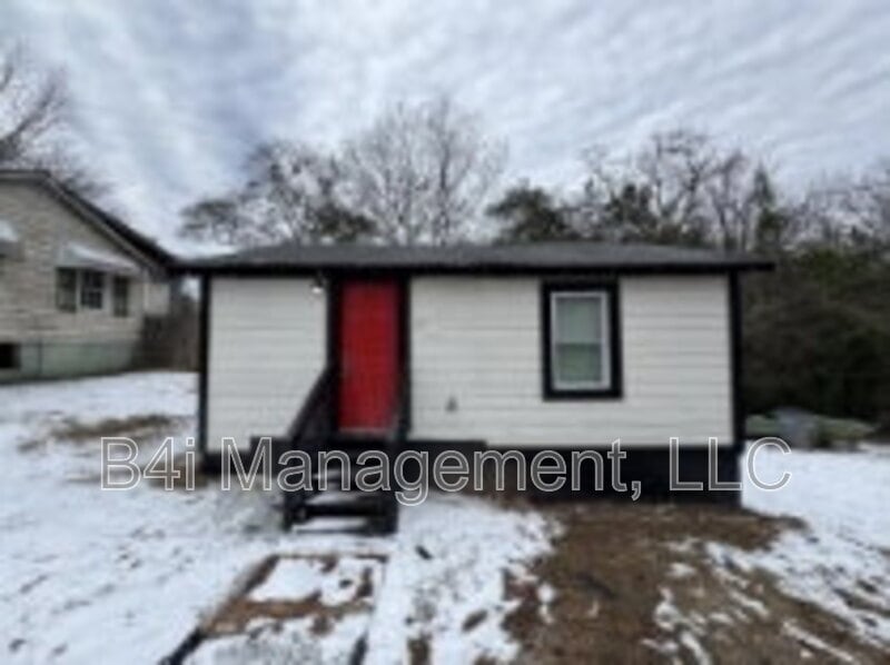 Primary Photo - 211 Banks St