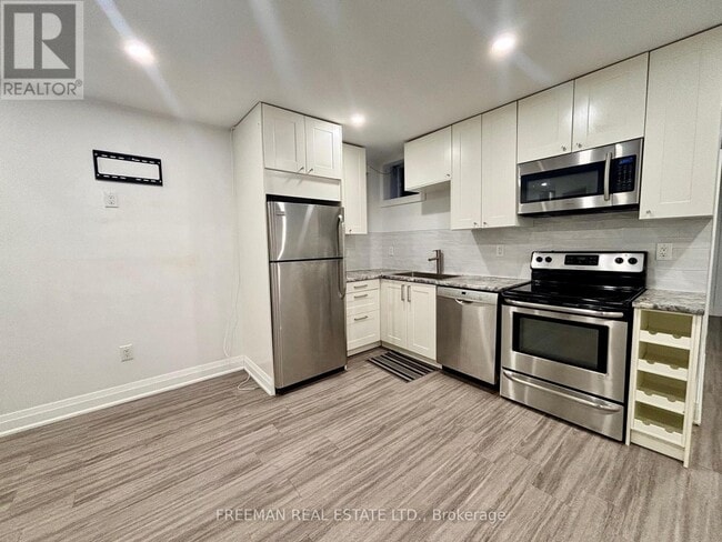 Building Photo - 340 Howland Ave