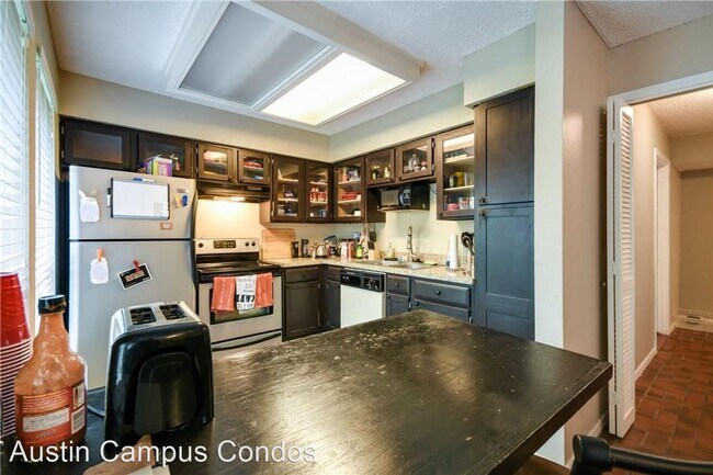 2 br, 1 bath House - 2110 Rio Grande Stree... photo'
