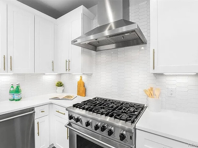 Building Photo - 2458 Chase St