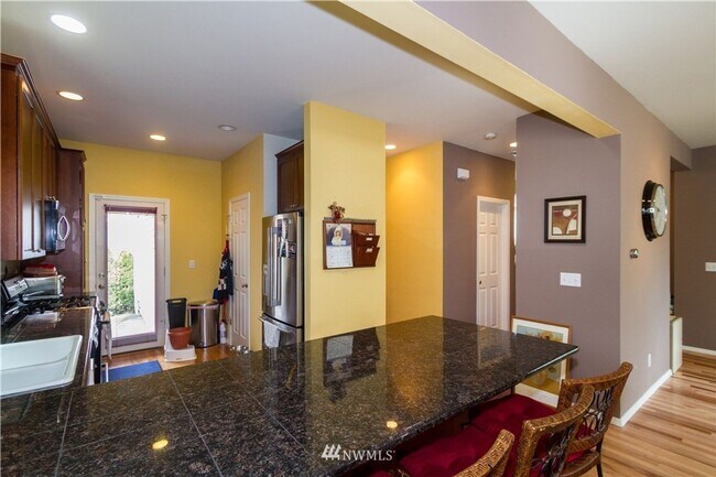 Foto del edificio - Listed For Rent