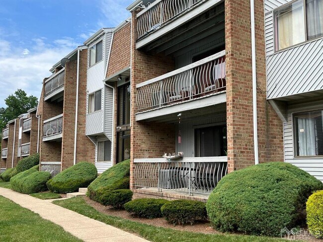 Foto del edificio - 915 Edison Glen Terrace