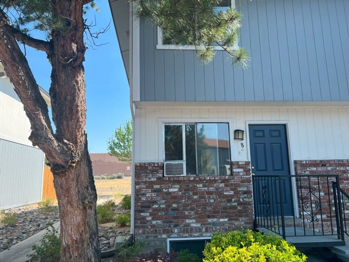 <b>Three Bedroom Two and half Bathroom Tri... - Three Bedroom Two and half Bathroom Tri...