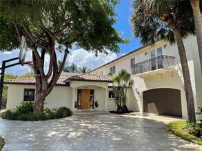 Building Photo - 1008 Orange Isle