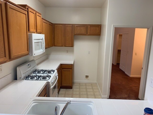 Building Photo - 517 Yellow Meadow Ct