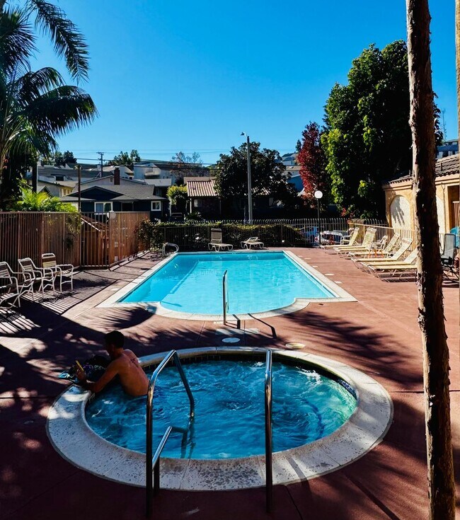 Building Photo - Remodelled 2 Bed 2 Bath For Rent at Signal Hill