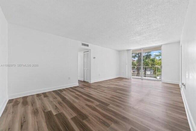 Foto del edificio - 498 NW 165th St