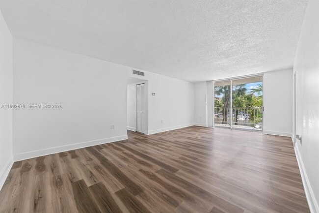 Building Photo - 498 NW 165th St