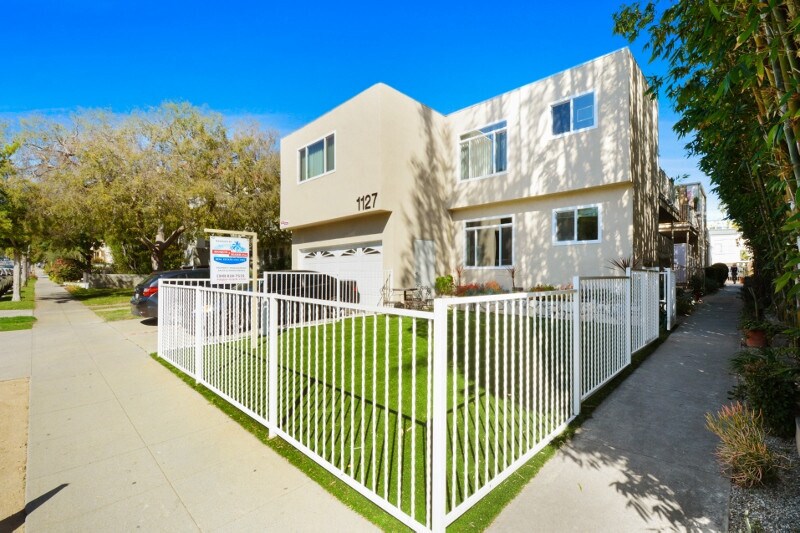 Primary Photo - 1127 18th Street, North of Wilshire Blvd!