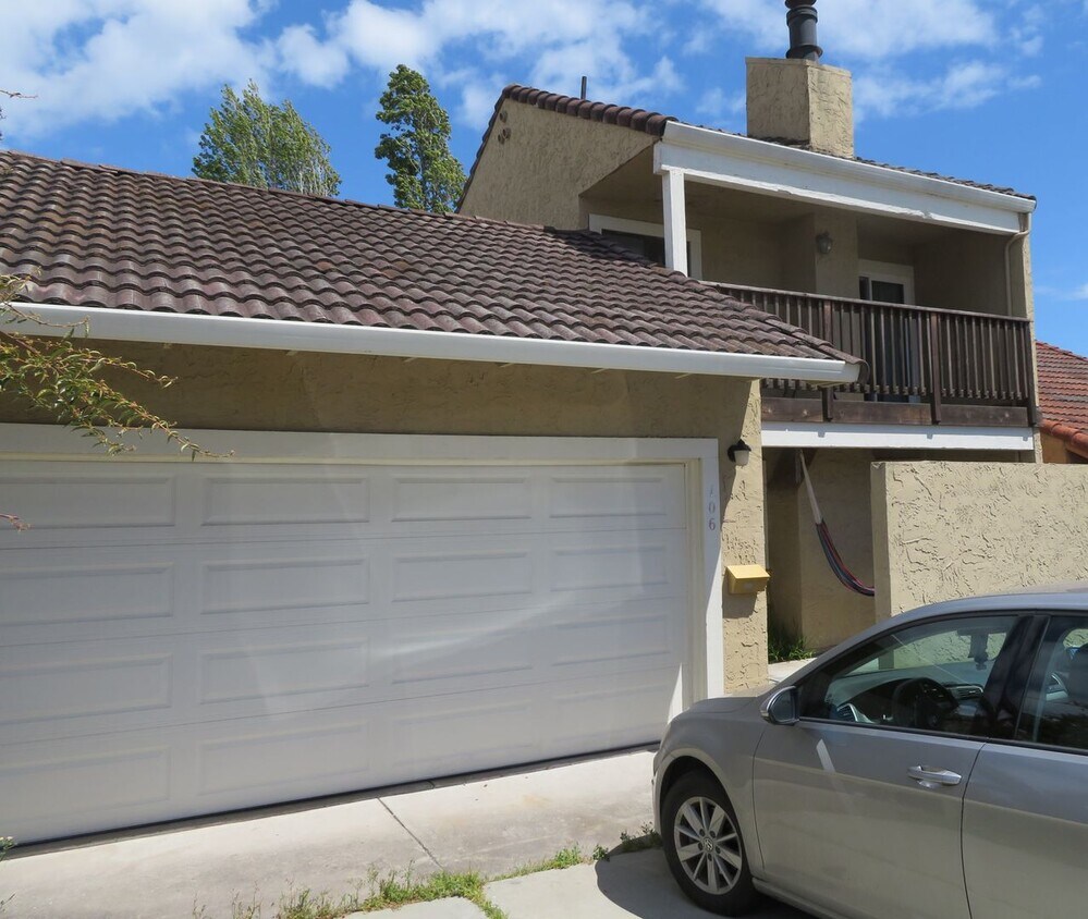 Primary Photo - Prime Westside Location! Close to UCSC & B...