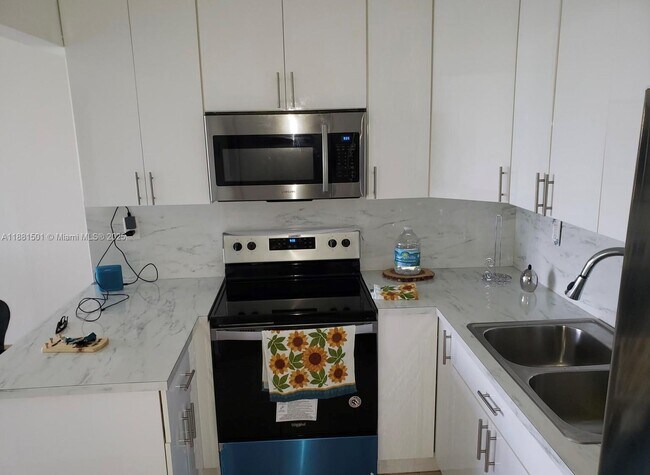 Foto del edificio - 3551 SW 9th Terrace